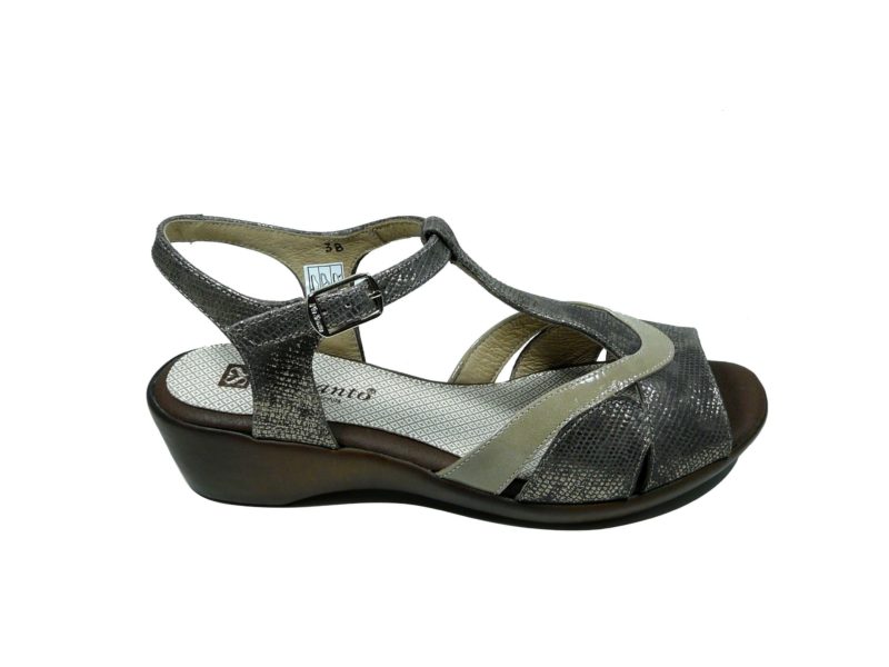 Sandalias para mujer cómodas con poca cuña para vestir de la firma Pie  Santo.